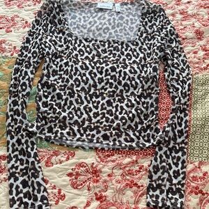 BKE Black and White Animal Print Long Sleeve Top